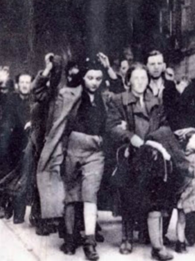 Shoah: storie di sommersi, salvati e delatori. Le spie naziste? Portieri, guide turistiche e perfino mogli