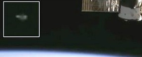Copertina di Ufo, tre lasciano la Terra nel video dell’ISS. Silenzio della NASA insospettisce la Rete