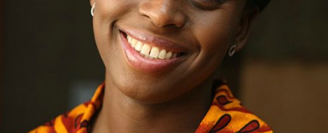 Il femminismo moderno di Chimamanda Adichie, la donna africana che ha conquistato Beyoncé