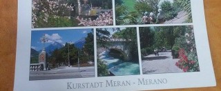 Copertina di Poste, “tanti saluti dalle Dolomiti”: ma la cartolina arriva 6 anni dopo