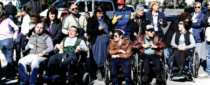 Caregiver, l’Ue avvia procedura d’urgenza per il riconoscimento dei diritti in Italia