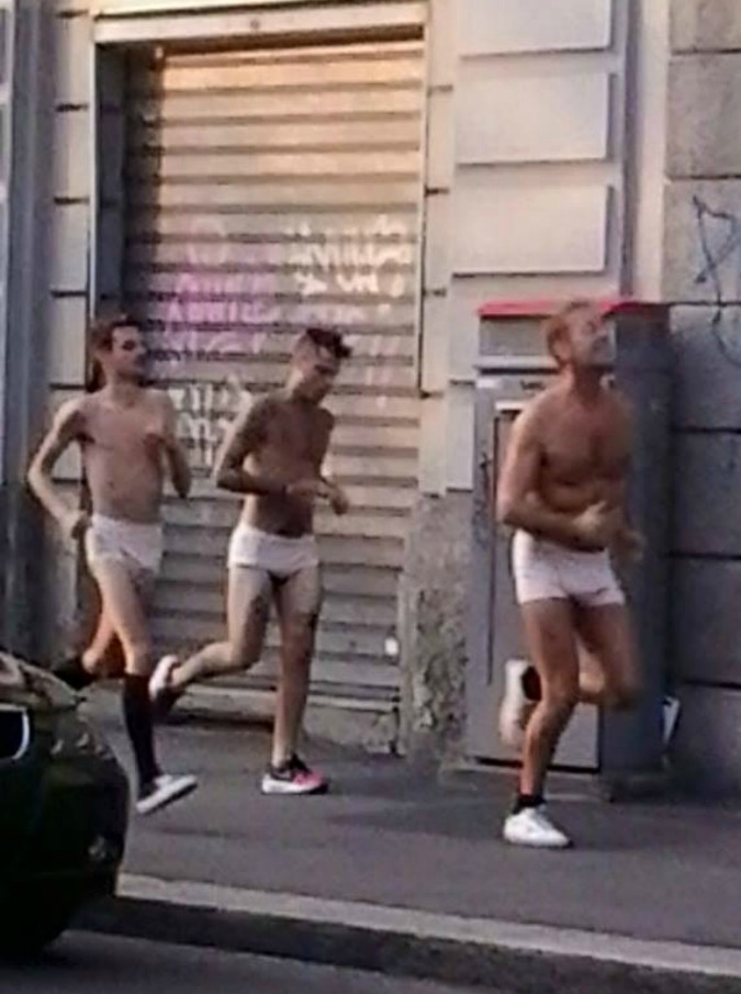 Fedez e Rocco Siffredi fanno jogging in mutande nelle strade di Milano (FOTO)