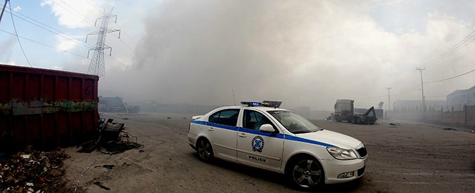 Grecia, vicino a Atene incendio da 5 giorni. Stato non ha soldi per spegnerlo
