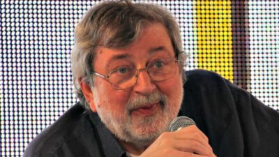 Copertina di Francesco Guccini, i 75 anni del ‘maestrone’: “Posso andare al fiume in santa pace”