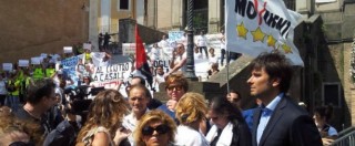 Mafia Capitale, contestazioni in Campidoglio: chiuse le porte. Manifestanti in Aula: “Marino dimettiti”