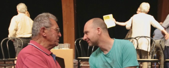 Copertina di Strage Sant’Anna, il nipote del “mostro” e l’ex bimbo scampato all’orrore: dalla tensione al viaggio sull’Ape