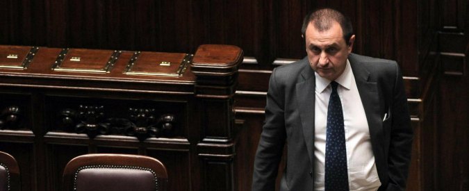 Sicilia, candidato assessore M5s contro Rosato: ‘Se legge elettorale cassata, ti bruceremo vivo’. Renzi: ‘Grillo porta odio’