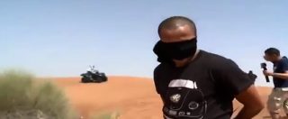 Copertina di Algeria, calciatore rapito da terroristi e portato nel deserto. Ma è una candid