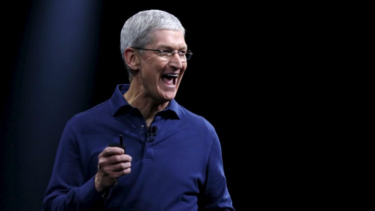 “Mi avete detto che vostra madre è stata salvata dall’Apple Watch e mi date da pensare perché qualcosa a cui tenete non funziona come dovrebbe”: Tim Cook lascia come Ceo di Apple