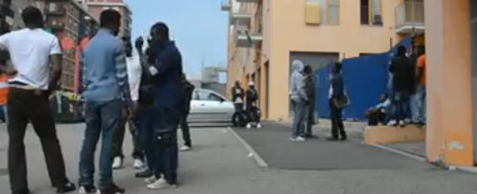 Copertina di Torino, disabile violentata da tre migranti. Residenti: “Ci vorrebbe Mussolini”