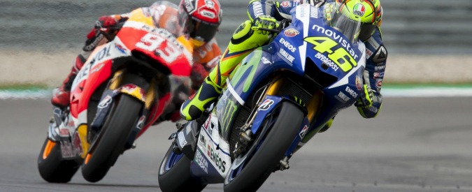 Valentino Rossi, i sorpassi cult della carriera. Le vittime? Gibernau, Biaggi, Stoner, Lorenzo e ora Marquez – VOTA