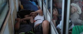 Copertina di Ungheria, migranti stipati sul treno: viaggio a porte chiuse per evitarne la fuga (FOTO)