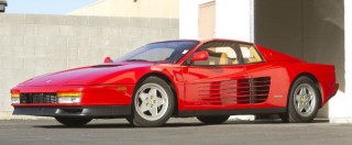 Copertina di Ferrari, e se comprare una Testarossa fosse meglio che investire in azioni?