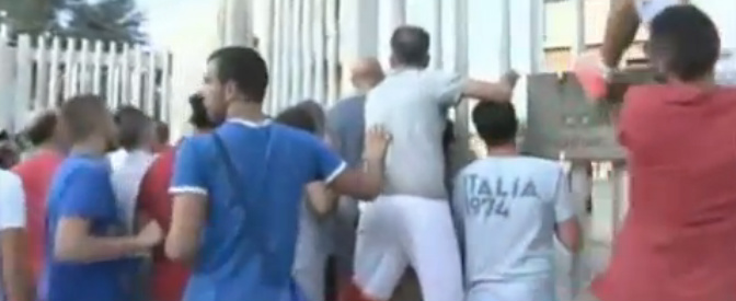 Copertina di Ismaele Lulli, 17enne sgozzato: la rabbia della gente contro i due fermati. “Dateceli a noi”
