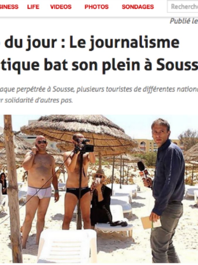 Tunisia, giornalista Sky sulla spiaggia del massacro con operatori in slip (FOTO)