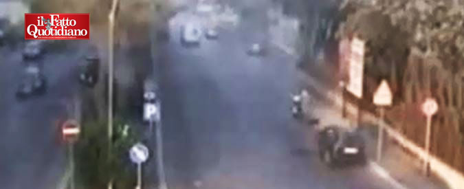 Copertina di Brindisi, uomo pestato selvaggiamente per strada: il video inchioda l’aggressore