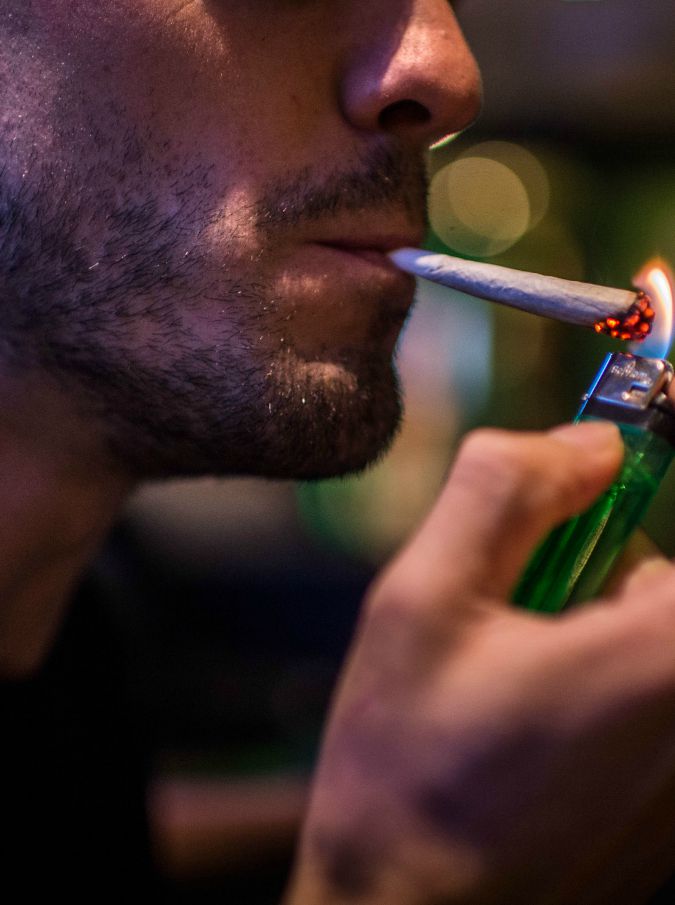 Legalizzazione cannabis, il successo clamoroso di una petizione costringe il Parlamento inglese a discutere la proposta