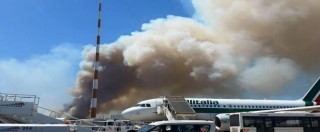 Copertina di Fiumicino, ripresi i voli dopo l’incendio vicino alle piste. Sindaco: “E’ doloso”. Renzi chiama Alfano: “Inaccettabile”