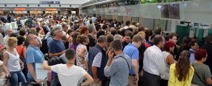 Fiumicino, dopo rogo e black out Aeroporti di Roma festeggia “record di passeggeri”