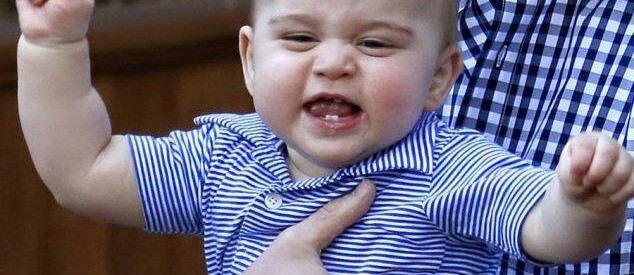 George, il royal baby compie due anni. Tutti i meme ironici della rete: “Hai detto buffet? O sei pazzo o sei povero”