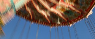 Copertina di Una vita da Luna Park: tra ruote panoramiche e zucchero filato, il racconto in immagini e parole di Giulio Beraneck