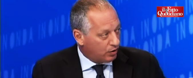 Copertina di Renzi, Gomez: “Via le tasse? Ci spieghi come pensa di riuscirci, Obama questo lo fa”