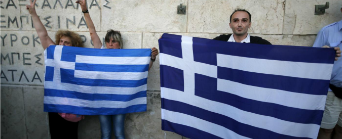 Grecia, il 95% del prestito ponte già versato ai creditori. L’Iva sale al 23%