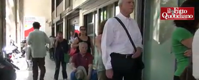 Copertina di Grecia, dopo il voto ancora code ai bancomat. “Varoufakis? Ha fatto bene a lasciare”