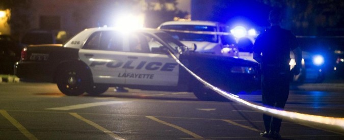 Aviere afroamericano ucciso per errore da poliziotti in Florida: sono entrati nella casa sbagliata