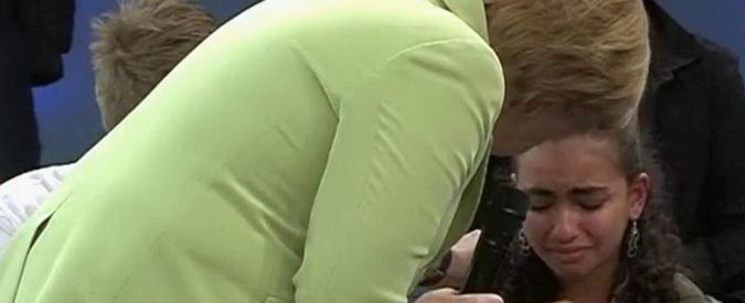 Merkel sulle lacrime della giovane palestinese: “Atteggiamento corretto”