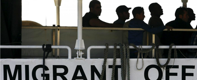 Spagna, migrante muore asfissiato: era nascosto in una valigia su un traghetto