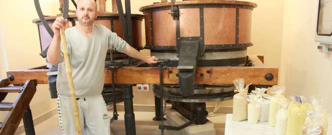 Copertina di “Mollo la carriera da dirigente e riprendo il mulino di mio nonno. Ora faccio il mugnaio”