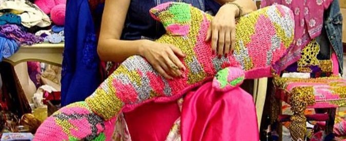 Instagram, ‘tutti i colori di Olek’:  l’artista da 47mila followers ‘conquistati’ lavorando a maglia