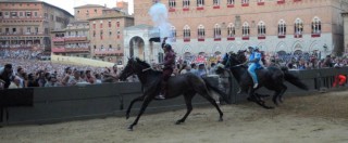 Copertina di Palio di Siena, il sindaco vieta maxi-schermi per Germania-Italia in piazza del Campo: “Corsa e partita non coesistono”