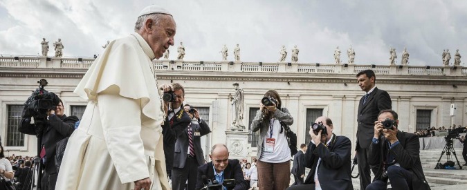 Grecia, Papa Francesco: “Vicino al popolo, dignità umana resti al centro delle scelte”
