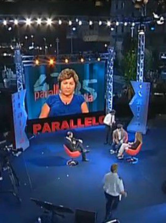 Parallelo Italia, il pubblico protesta in diretta e Riotta si infuria. Malika Ayane lascia il palco ma poi smorza i toni (VIDEO)