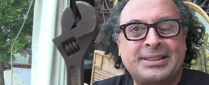 Copertina di Verdini, la base Pd non gradisce. Vox alla festa dell’Unità: “Puzza, fa schifo”. E ce n’è anche per Renzi