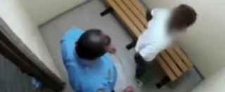 Copertina di Usa, poliziotto picchia 16enne afroamericana in un carcere minorile