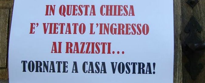 Migranti, a Spoleto prete vieta ingresso in chiesa ai razzisti: “Tornate a casa vostra”