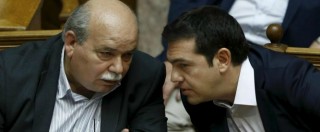 Copertina di Grecia, Tsipras e i due fronti: in Ue contro i falchi, ad Atene con i ‘moderati’ di Syriza