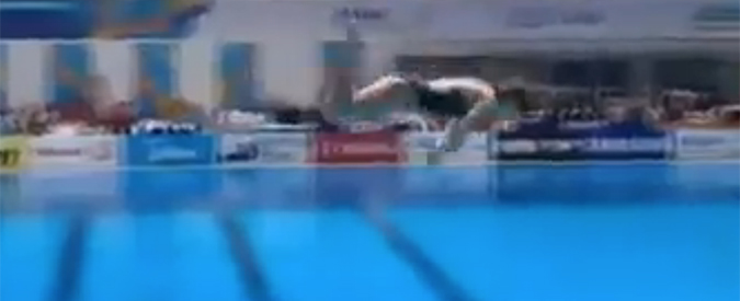 Copertina di Mondiali nuoto, il tuffo dell’australiana è talmente brutto che vale zero punti