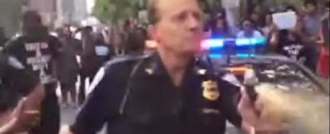 Copertina di Cleveland, agente usa spray urticante contro manifestanti di colore
