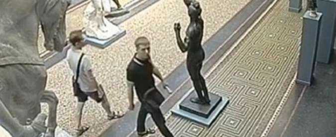 Copertina di Copenaghen, si spacciano per turisti e rubano busto di Auguste Rodin da 270mila euro