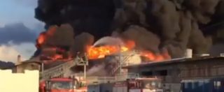 Copertina di Incendio a Palermo, a fuoco deposito di benzina: strade chiuse al traffico e treni interrotti (VIDEO)