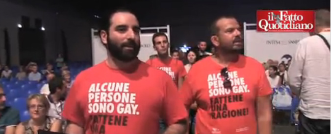 Copertina di Meeting CL, blitz attivisti gay: “Siamo anche noi famiglie, fatevene una ragione”