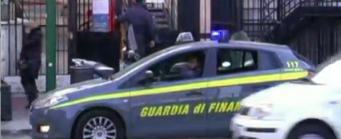 Copertina di Napoli, Finanza smaschera 26 falsi invalidi: indagate ventinove persone