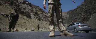 Copertina di Afghanistan, talebani avanzano verso le zone italiane. Pinotti diceva: “Via entro ottobre 2015”. Ora “valutiamo se restare”