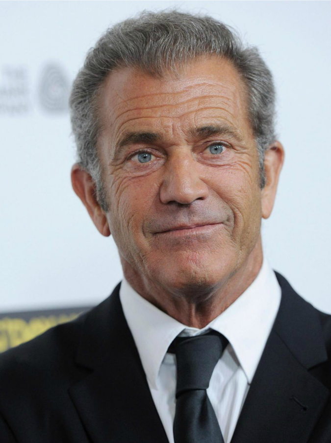 Mel Gibson denunciato per aggressione a una fotografa. Lei: “Mi ha sputato in faccia”