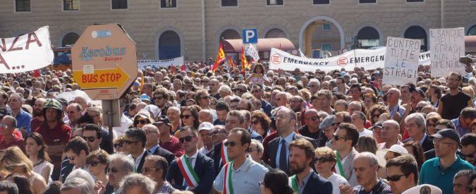 Copertina di Bologna, i ricordi dei sopravvissuti della strage: “Lo scoppio, la polvere, le urla strazianti…”