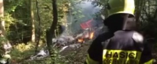 Copertina di Slovacchia, collisione tra aerei durante prove show: 7 paracadutisti morti